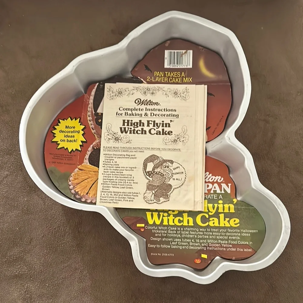 Wilton *VINTAGE* High Flyin' Witch Cake Bake & Decorate Party Pan